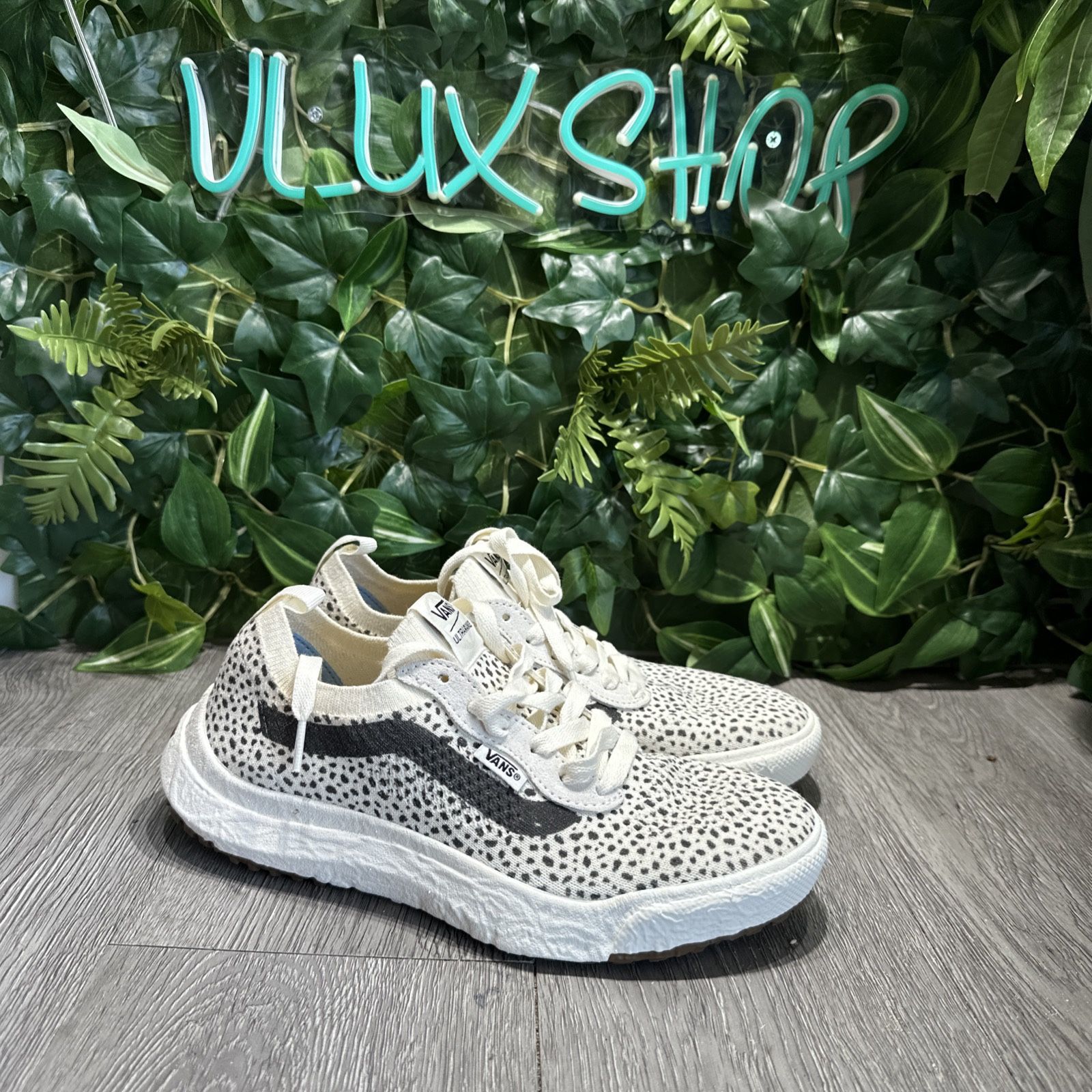 Vans UltraRange VR3 Animal Marshmallow Sneakers Women's Size 7.5 VN0A4BXBKIG