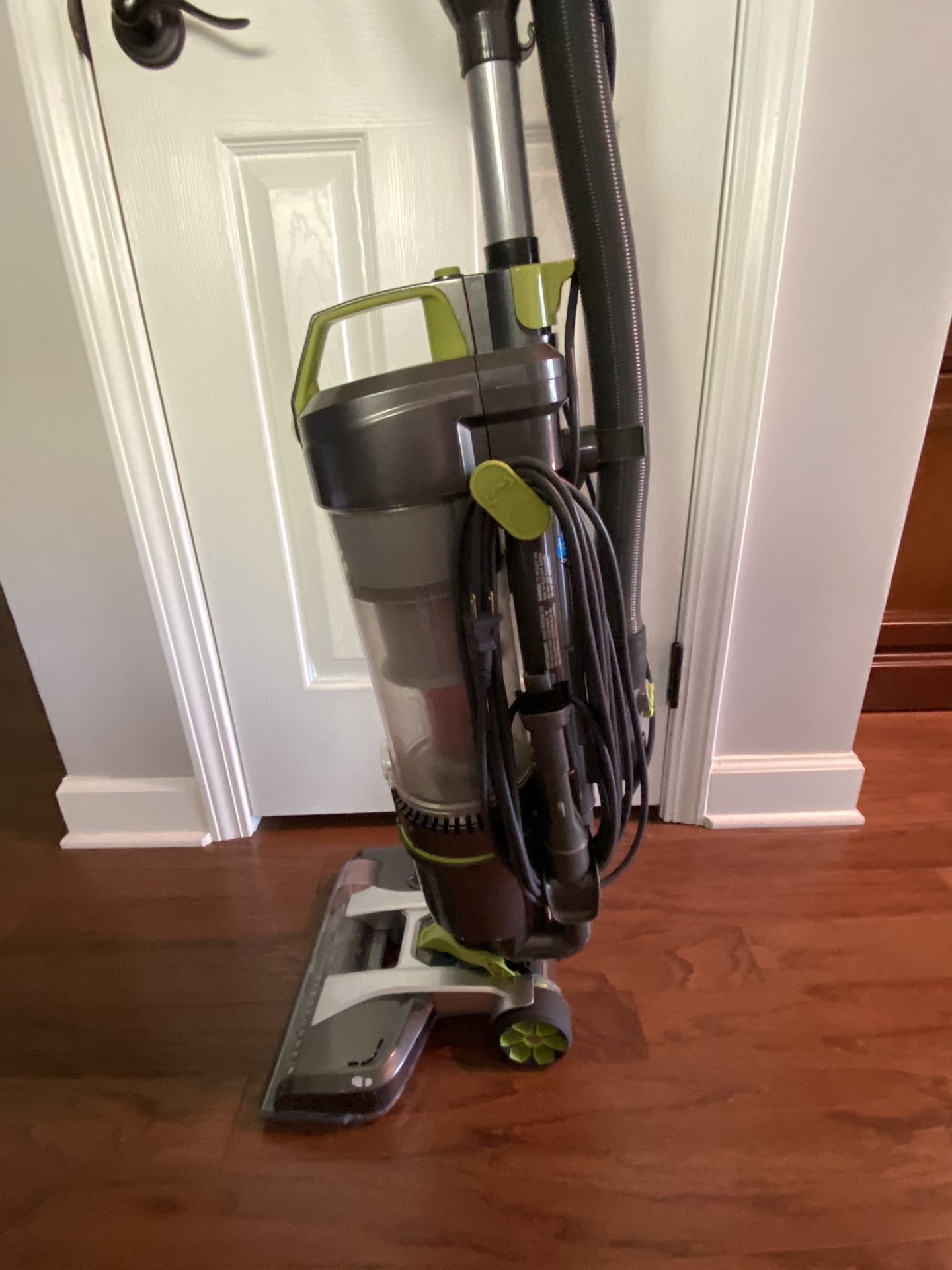 Hoover upright vacuum