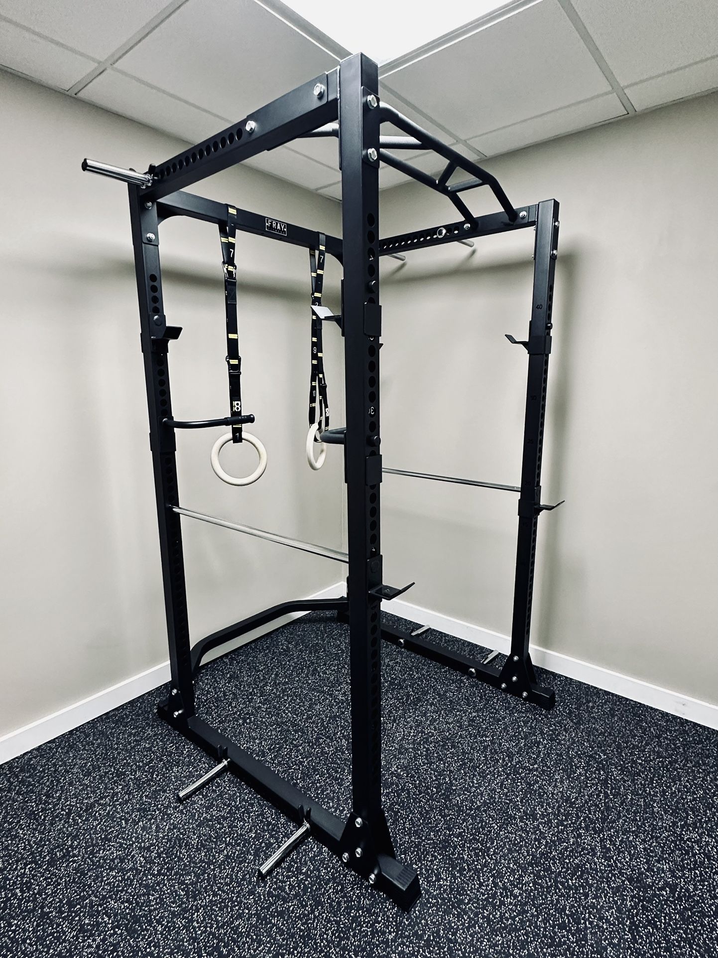 Fray Fitness Power Cage with Pull Up Bar and Olympic Rings – Excellent Condition
