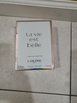 LA VIE EST BELLE  L'EAU DE PARFUM  .  2.5 FL OZ.