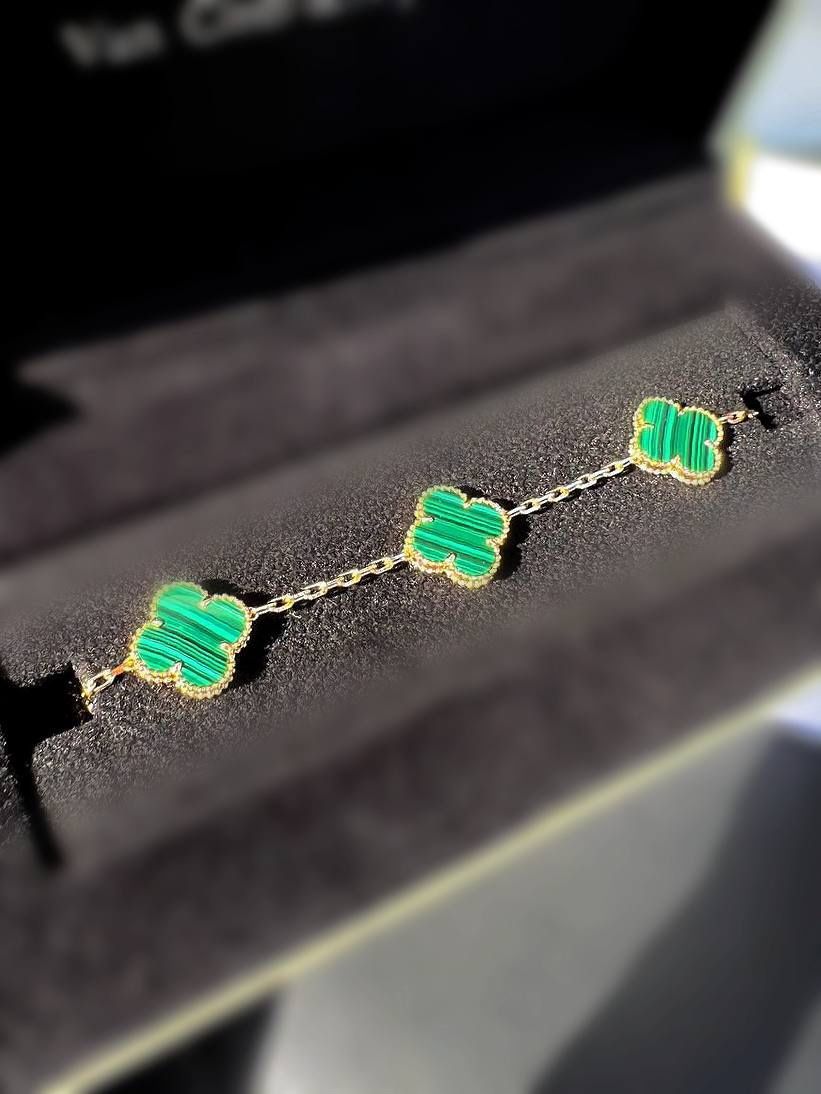 18k yellow gold Van cleef Alhambra style Green Malachite 5 motifs clover shape stone bracelet