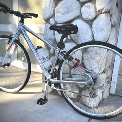 Cannondale Hybrid Bicycle Quick 5 