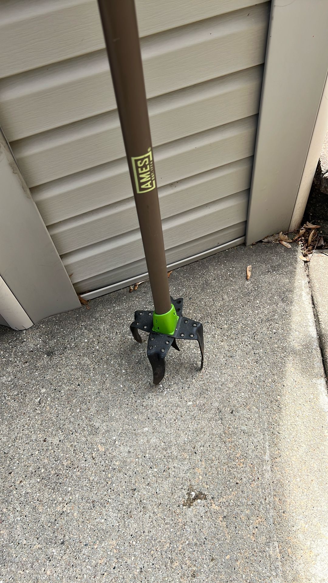 Ames Bulb Planter Garden Bush