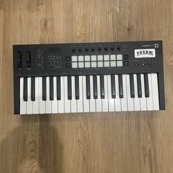 Novation Launch key MIDI Controller