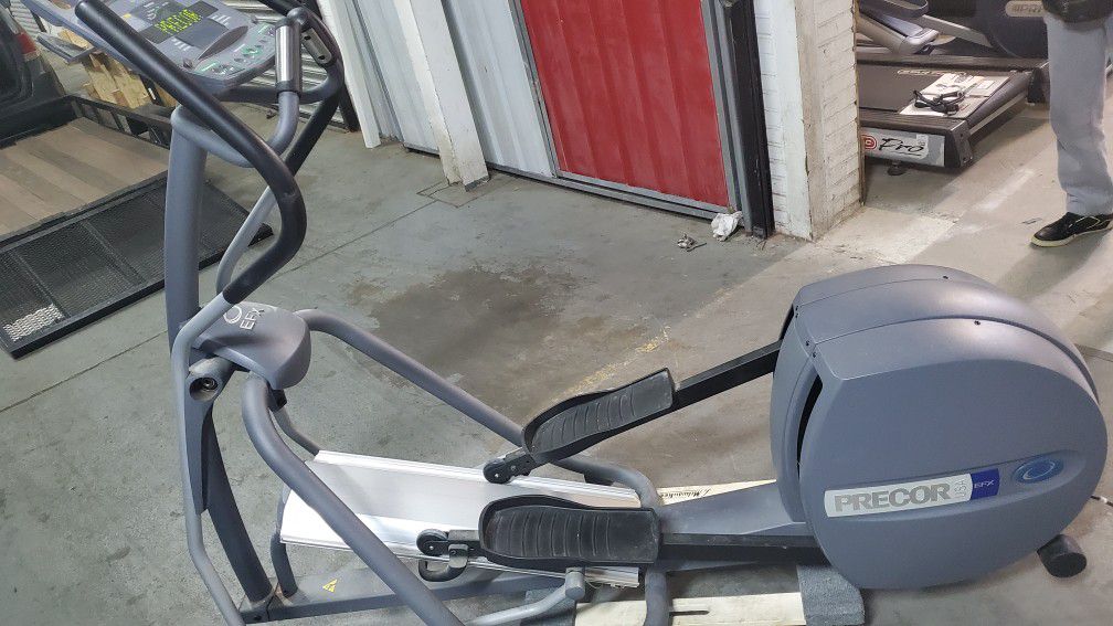 Precor EFX5.33 elliptical, delivery available