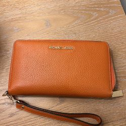 New Michael Kors Wristlet Wallet 