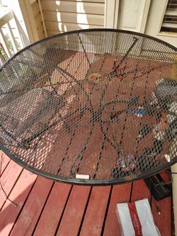 Patio furniture 2chairs and 2 rockers
