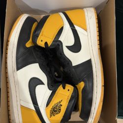 Nike Jordan 1 High Yellow
