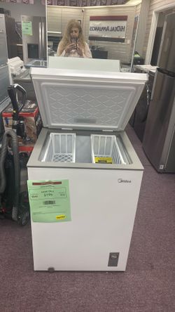 Midea 5.1-cu ft Garage Ready Chest freezer convertible to refrigerator (white) 1 year warranty