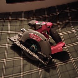 Milwaukee Fuel 6 1/2 Inch Skill Saw 