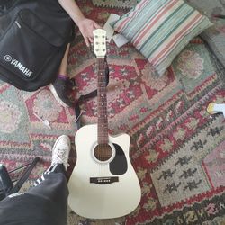 Beautiful Acoustic Guitar - Ideal for Beginners & Intermediate Players