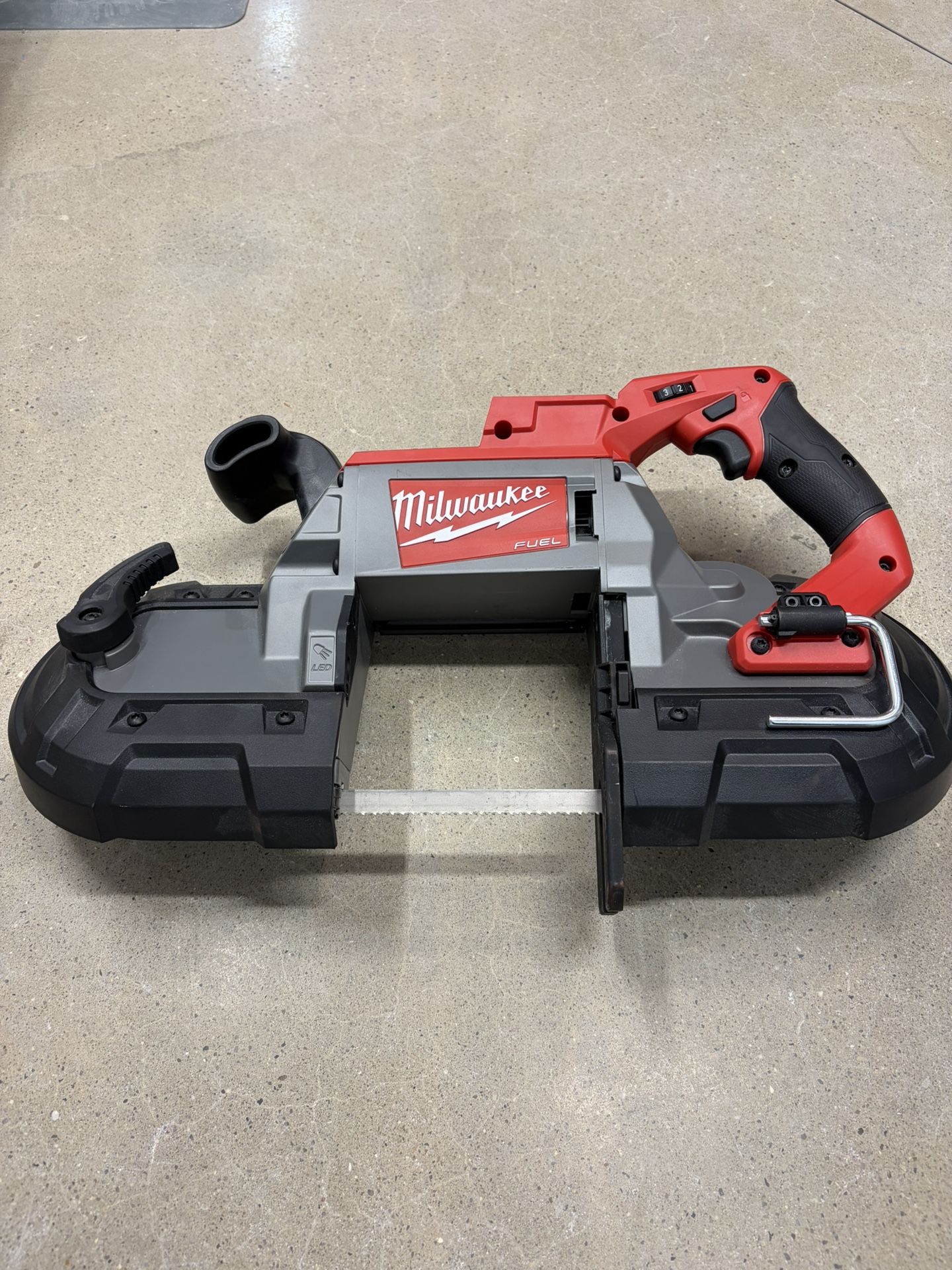 Milwaukee M18 Band Saw (Deep Cut)