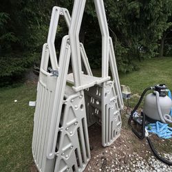Pool Ladder With Self Latching Gate 