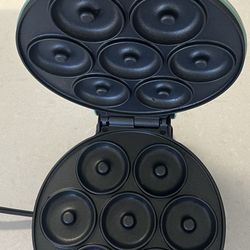 DASH mini donut maker