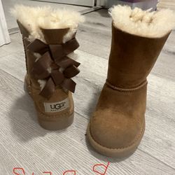 Little Girl Uggs Size 8