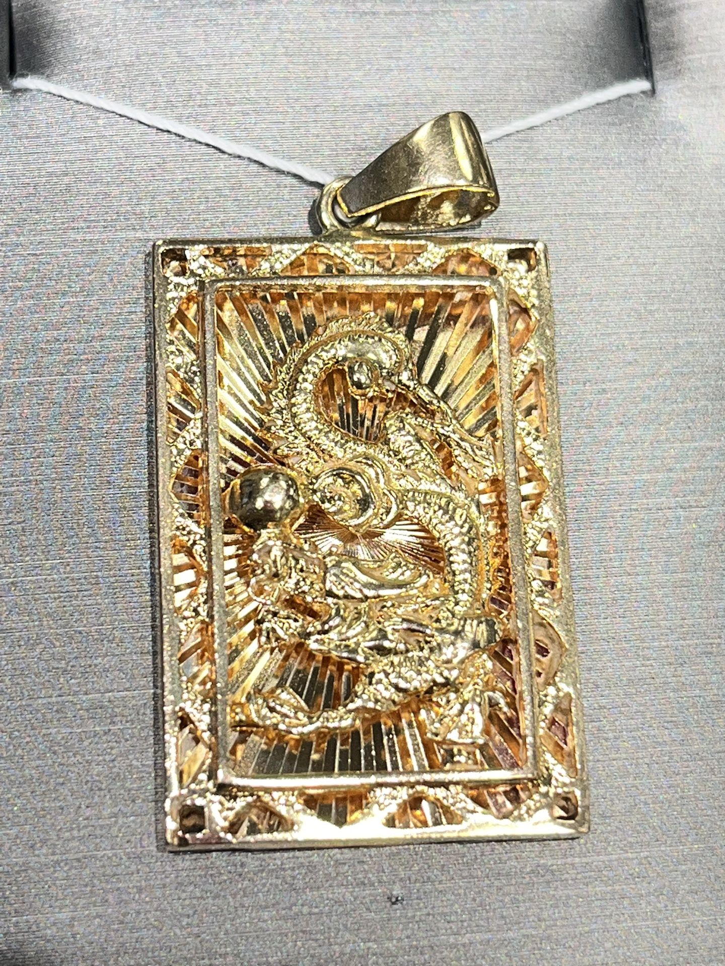 18k Gold 11.8 Grams DRAGON pendant