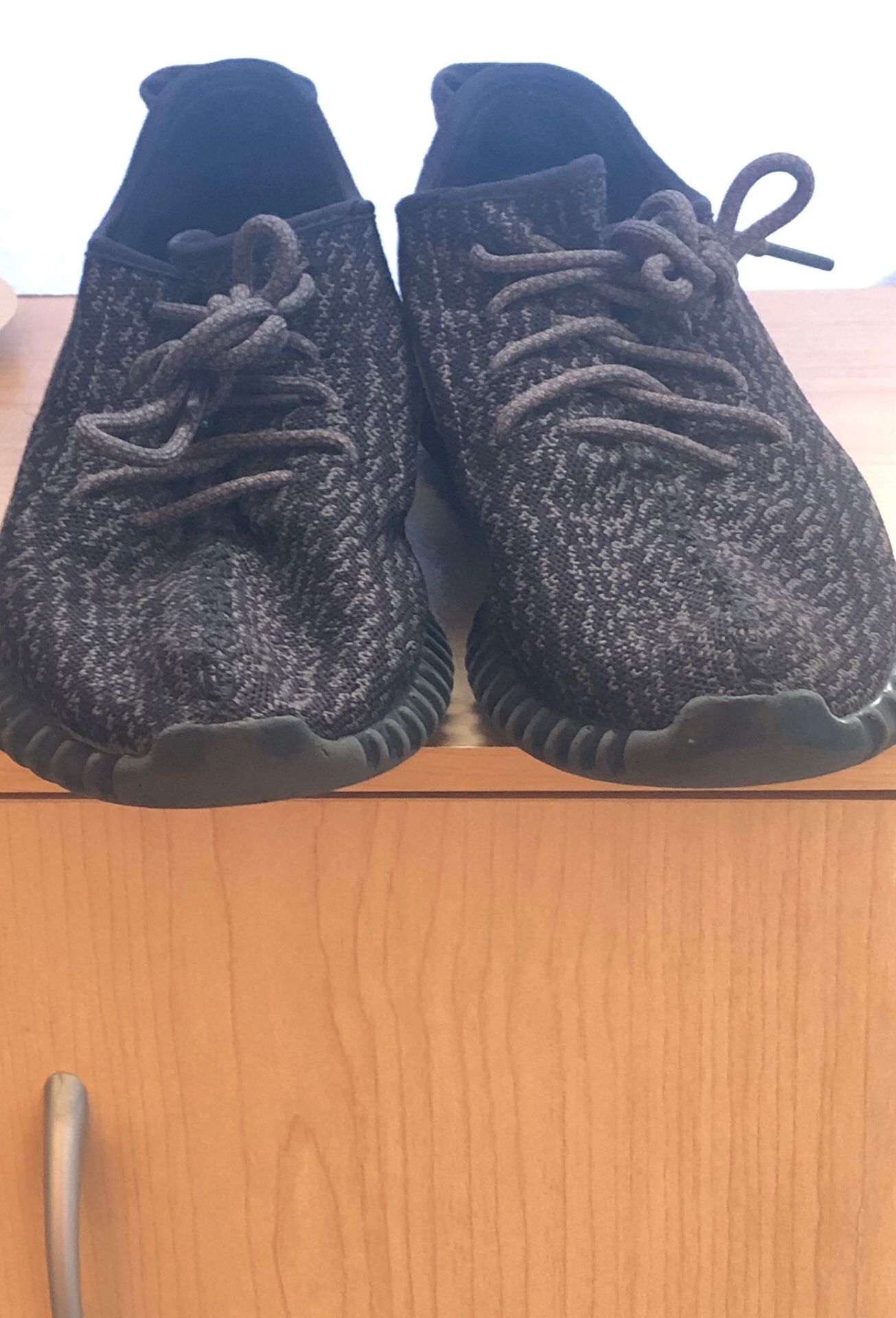 Pirate 2015 black yeezys size 9.5 I payed 700 but they are a bit used so give me your highest offers ?