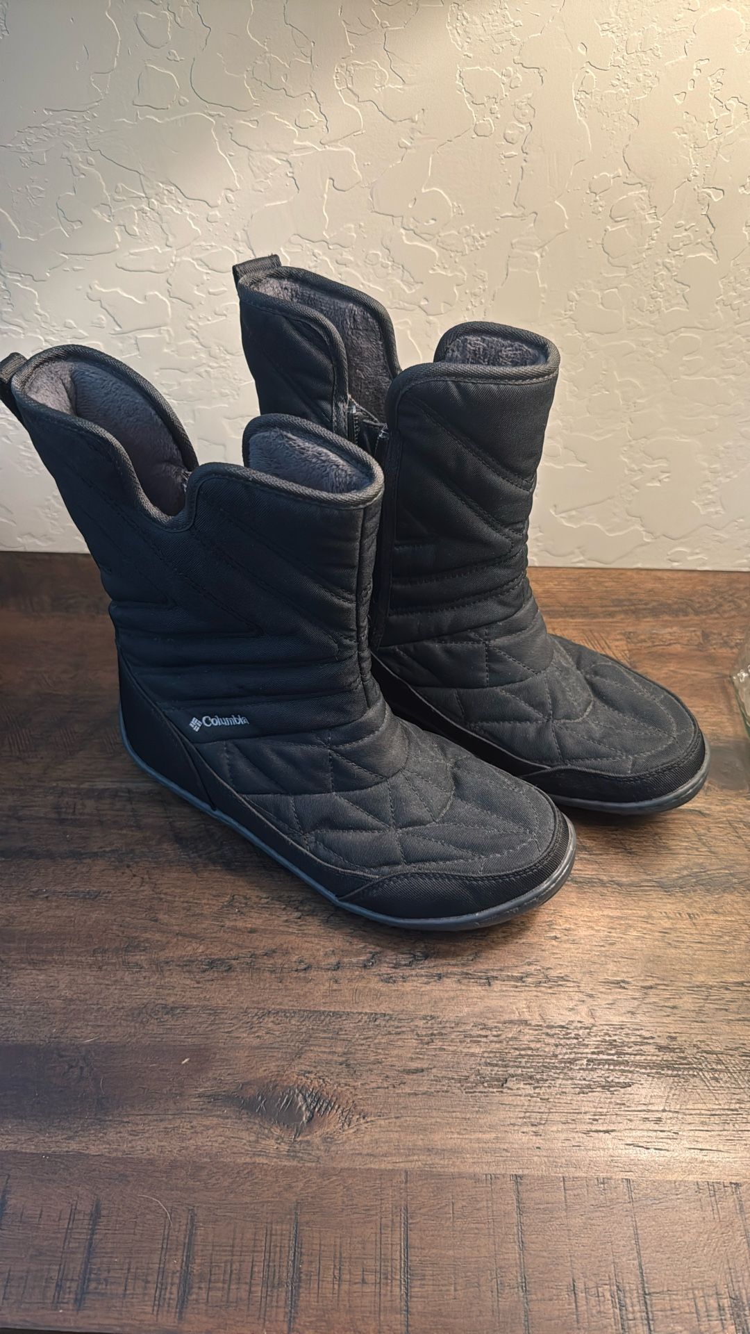Women’s Columbia Snow /All Weather Zip Boots Size 8