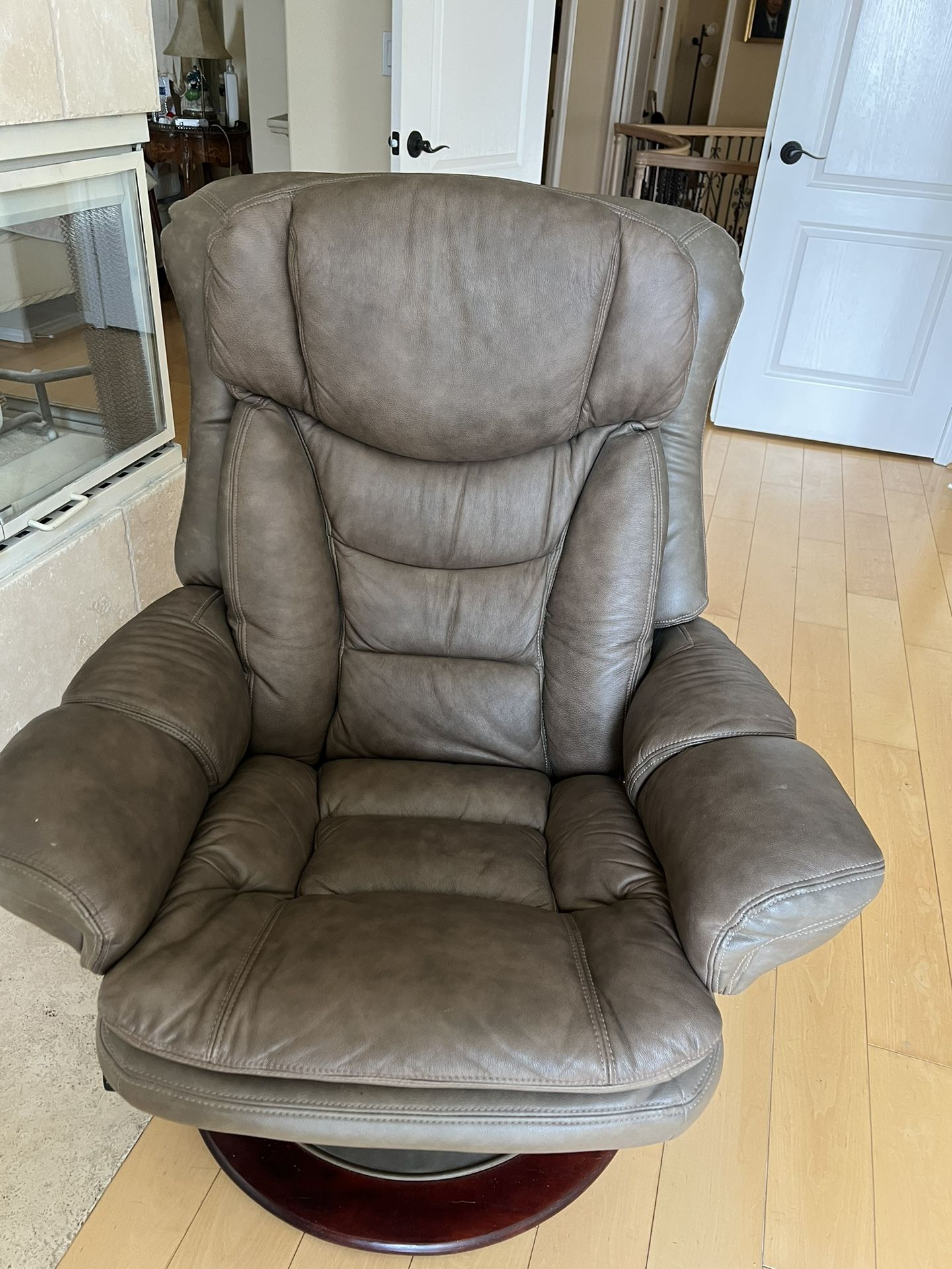 Reclining Swivel Arm Chair With Adjustable Headrest & Ottoman 