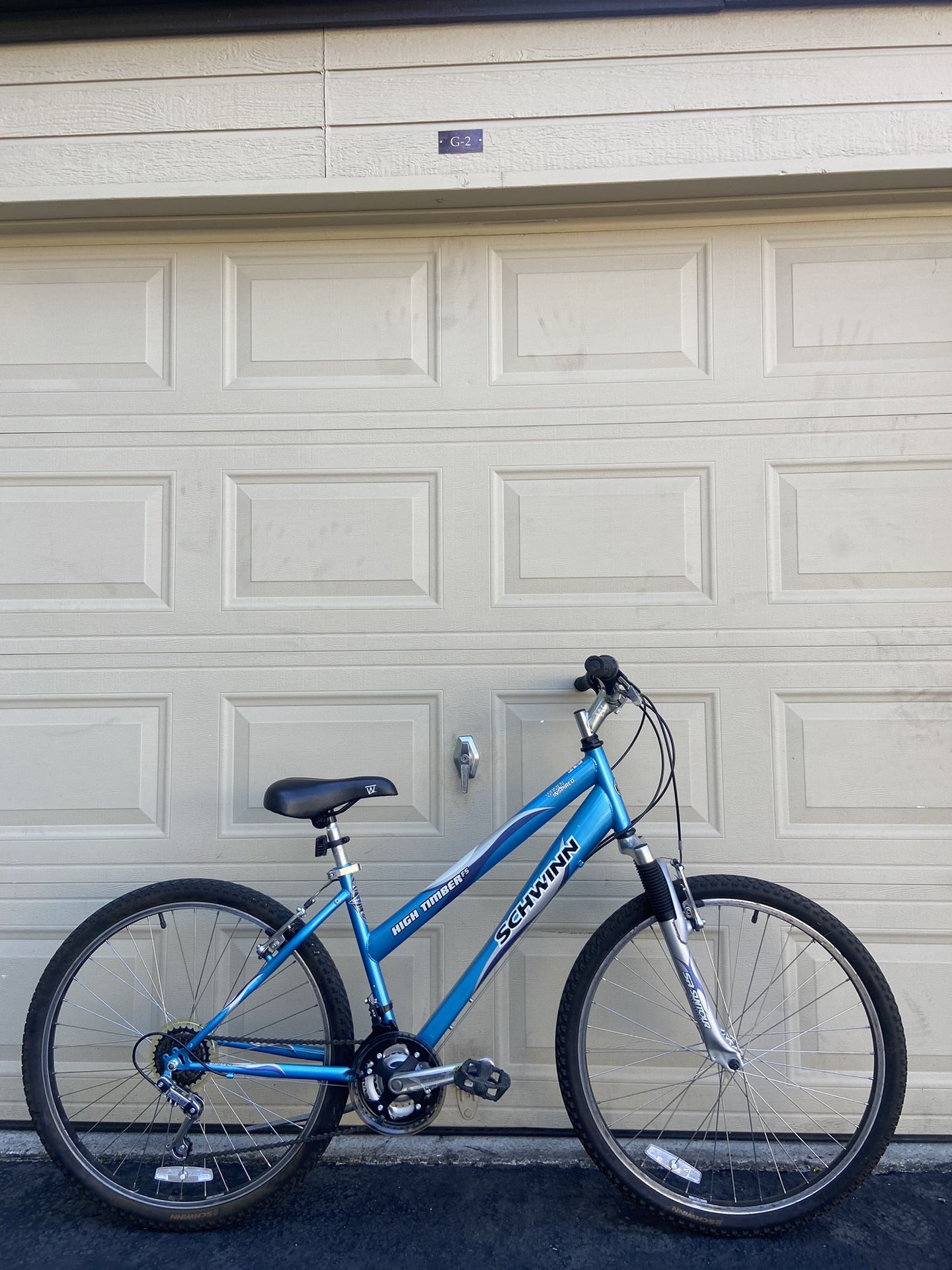 Schwinn High Timber Women's Mountain Bike – 26” – 21 Speed – Front