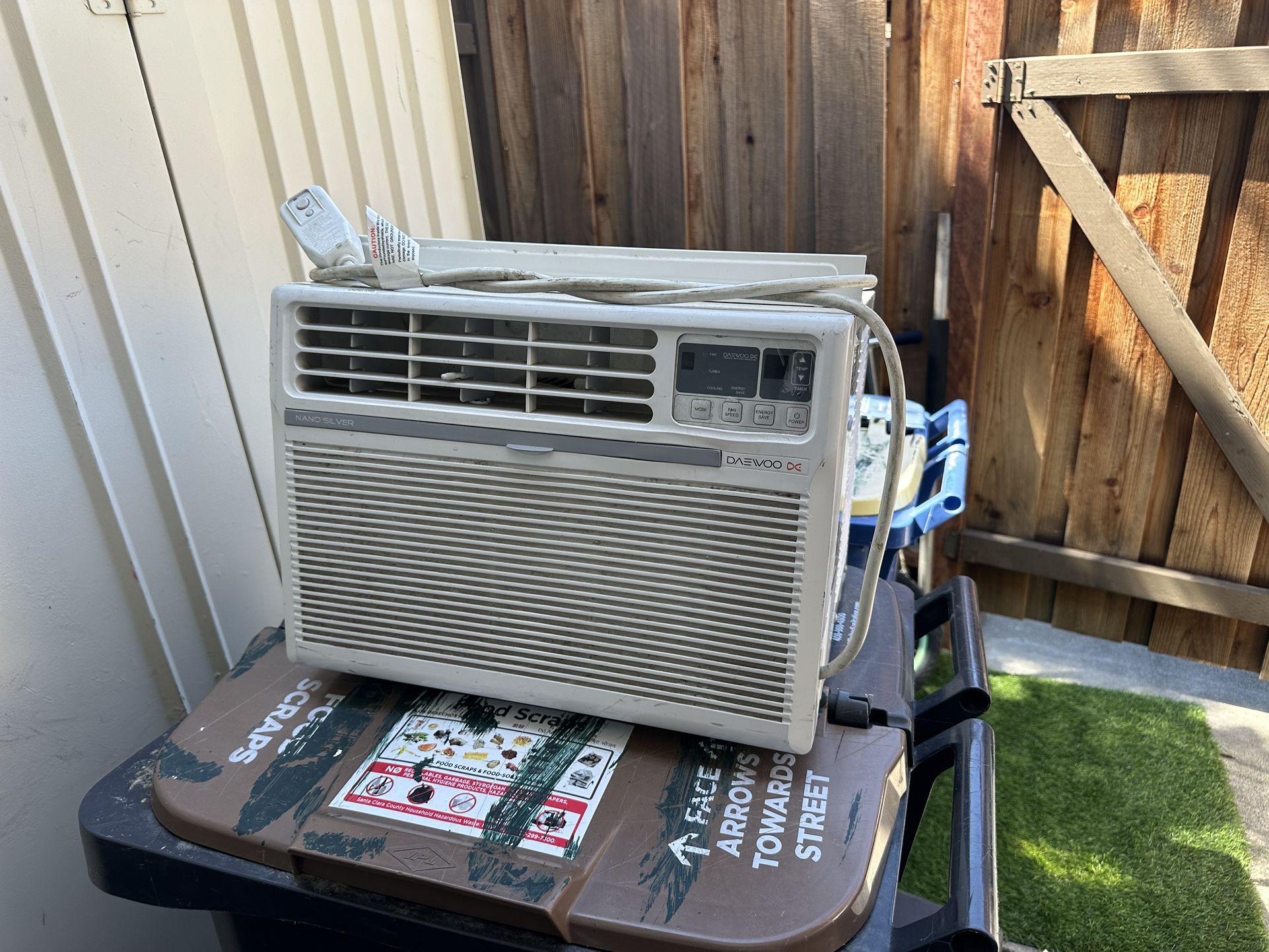 Daewoo Window A/C Unit