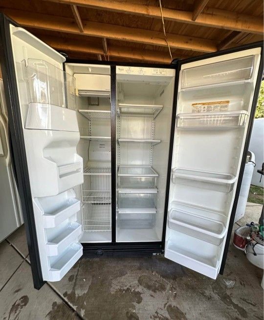 BLACK WHIRLPOOL REFRIGERATOR 