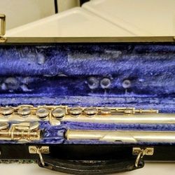 Silver Flute With Blue Velvet Hard Case