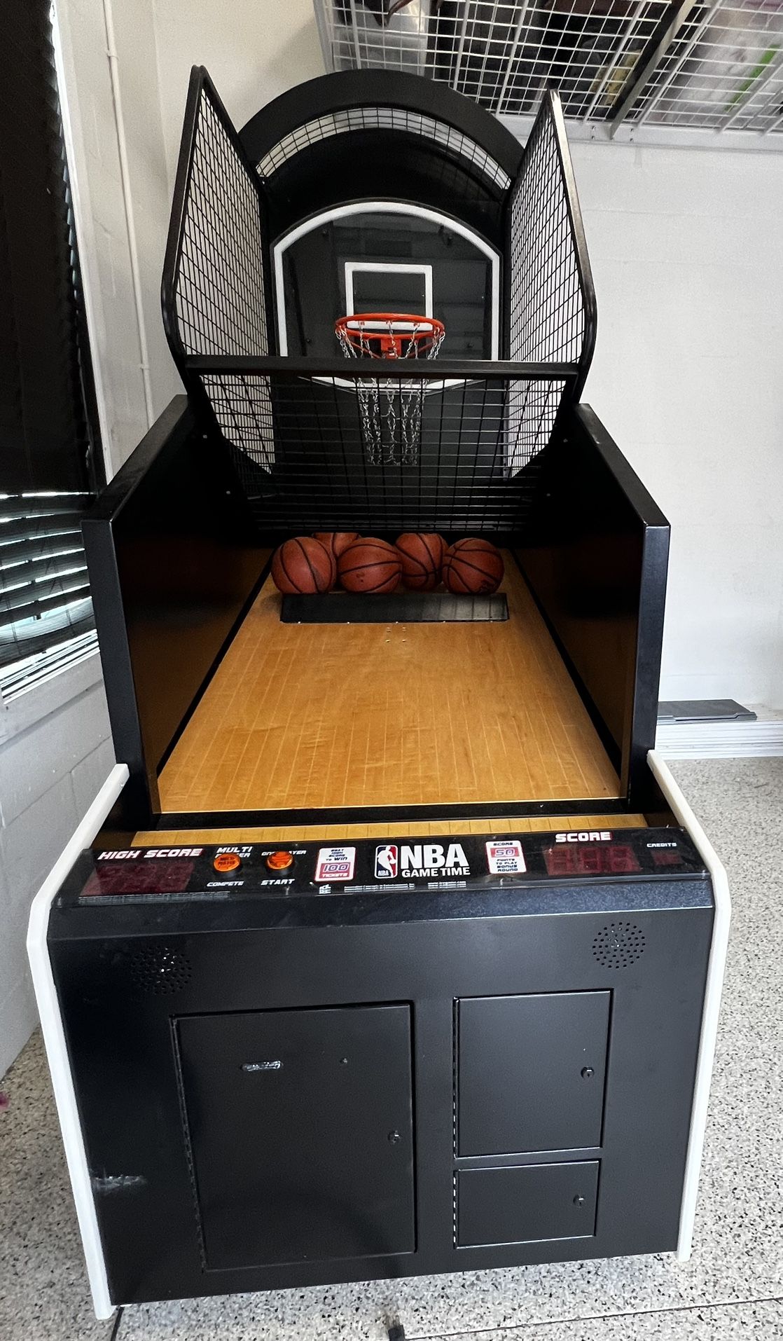 NBA Game Time Basketball Arcade Cash & Carry