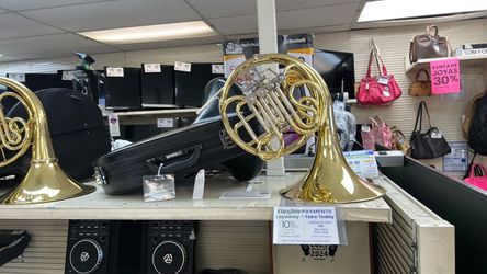 Yamaha French horn with case