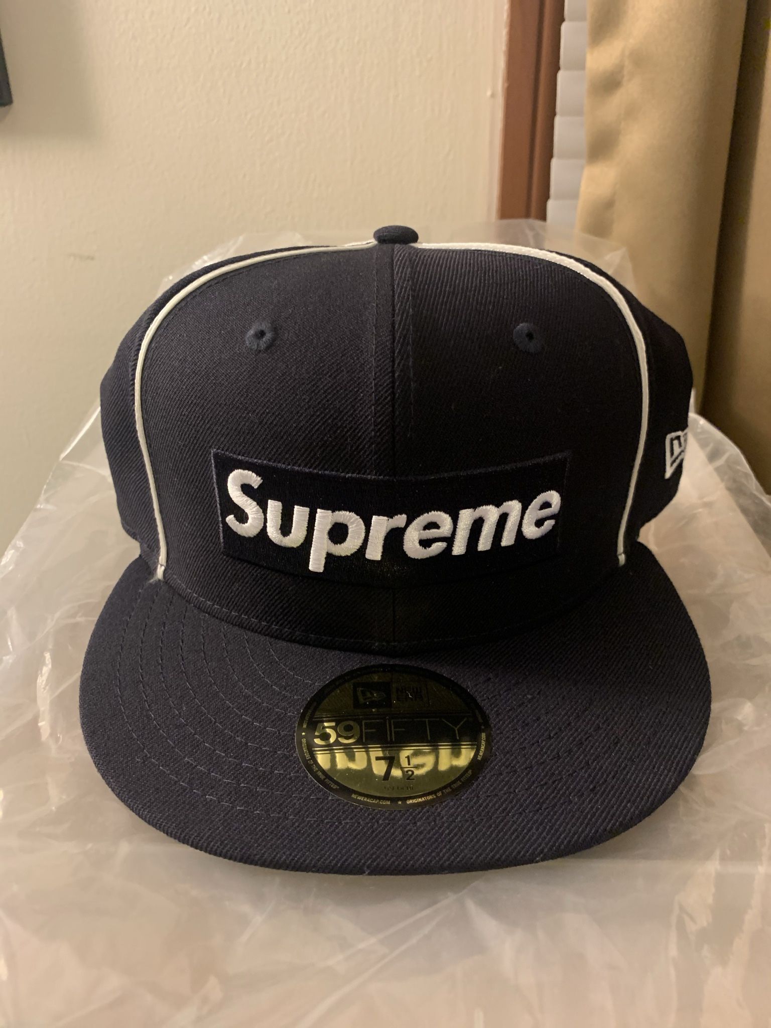 SUPREME - "2017" PIPING BOX LOGO NAVY NEW ERA CAP 