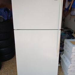 Whirlpool 18.6 Cubic Ft Refrigerator 