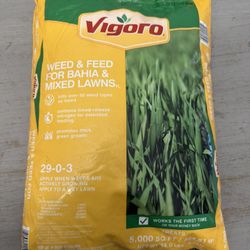 Vigoro 14.6 lbs. 5,000 sq. ft. Weed and Feed Weed Killer Plus Lawn Fertilizer for Bahia and Mixed Gr