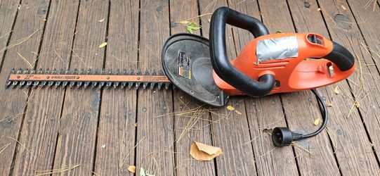 RED BLACK DECKER 22 IN HEDGE TRIMMER