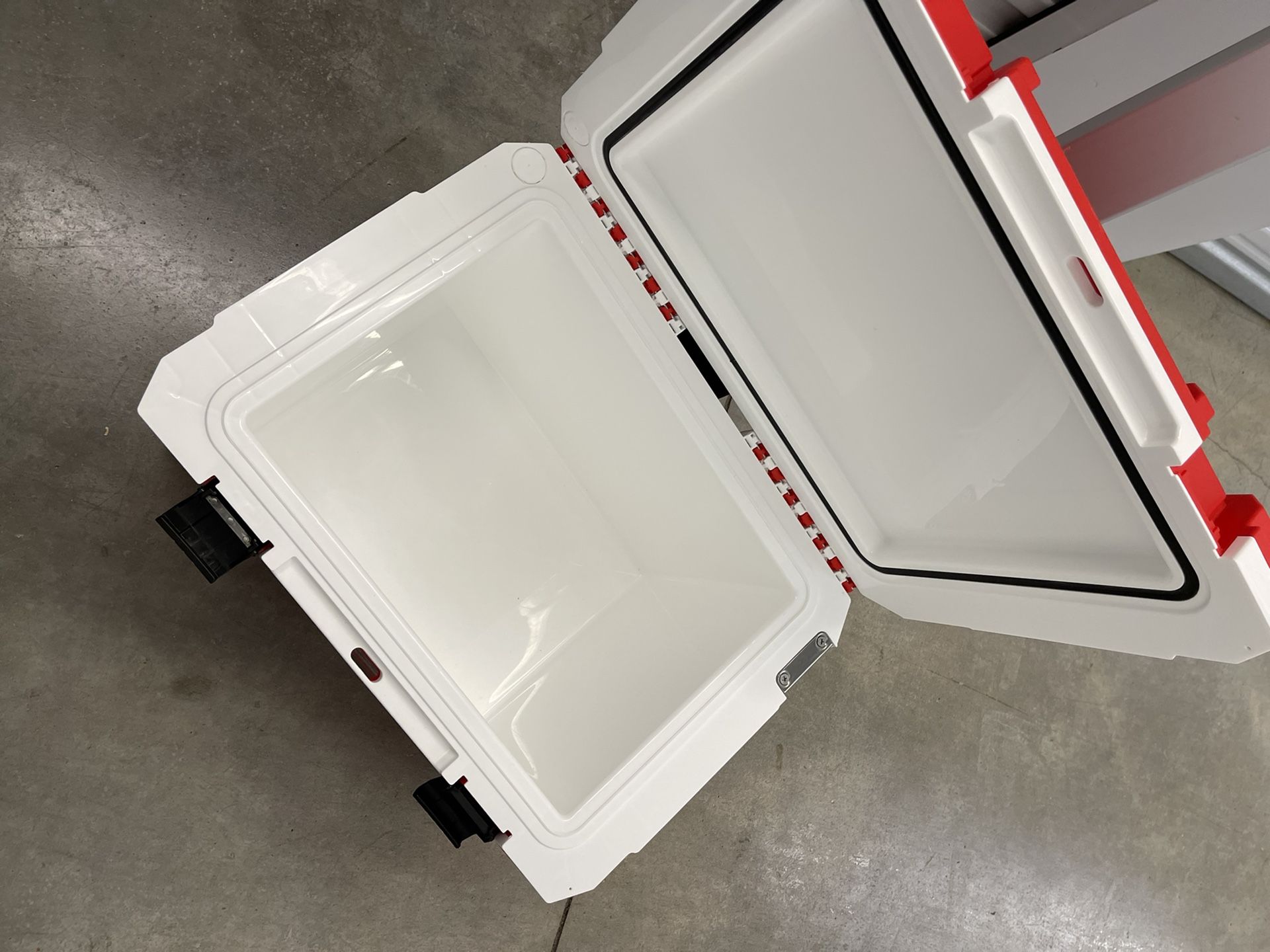 craftsman versastack 30 quart wheeled insulated chest cooler