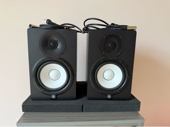 Pair of Yamaha HS7 studio monitors, xlr cables, and acoustic foam stands