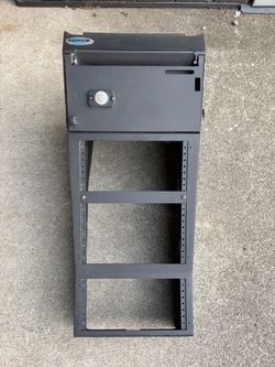 Jotto Desk Explorer Police interceptor center console and Gamber-Johnson heavy-duty vehicle mounting base