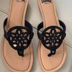Flat Sandals Size  6.    And.  7.5