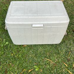 Coleman  Med Size Ice Chest. 