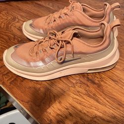 Woman Nike 9 1/2 Shoes
