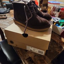 UGGS.  BOOTS