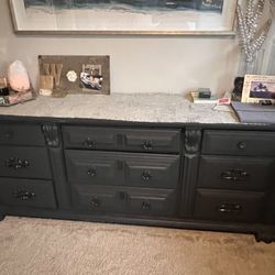 Dresser and 2 Nightstands 