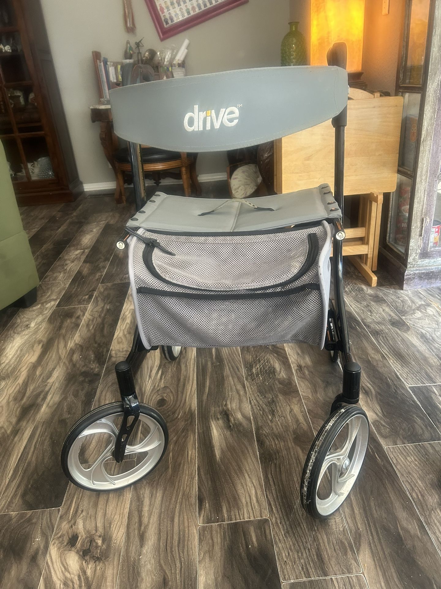 Lightweight collapsible Rollator walker