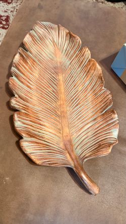 Sculpted Leaf Pillar Garden Tray