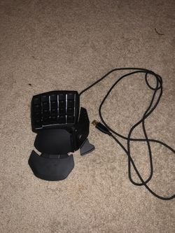 Razer Orbweaver Chroma gamepad and LG Gaming mouse