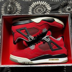 Air Jordan 4 Toro