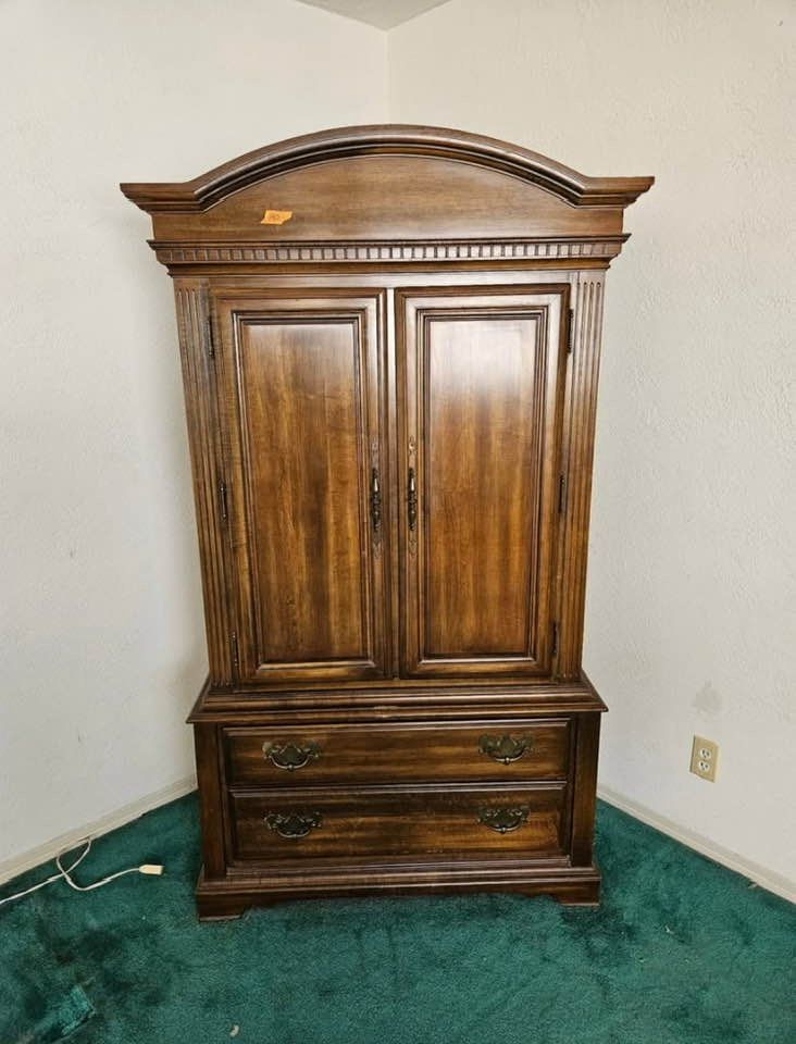 Wooden VINTAGE ARMOIRE (DELIVERY AVAILABLE)
