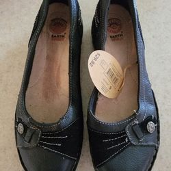 Size 9 Woman's Slip On Black Leather