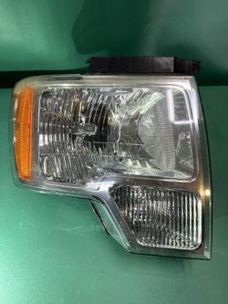 2011 Ford F150 XLT Front Head Lights, Both Left & Right. OEM Parts.