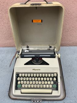 Olympic SM8 typewriter