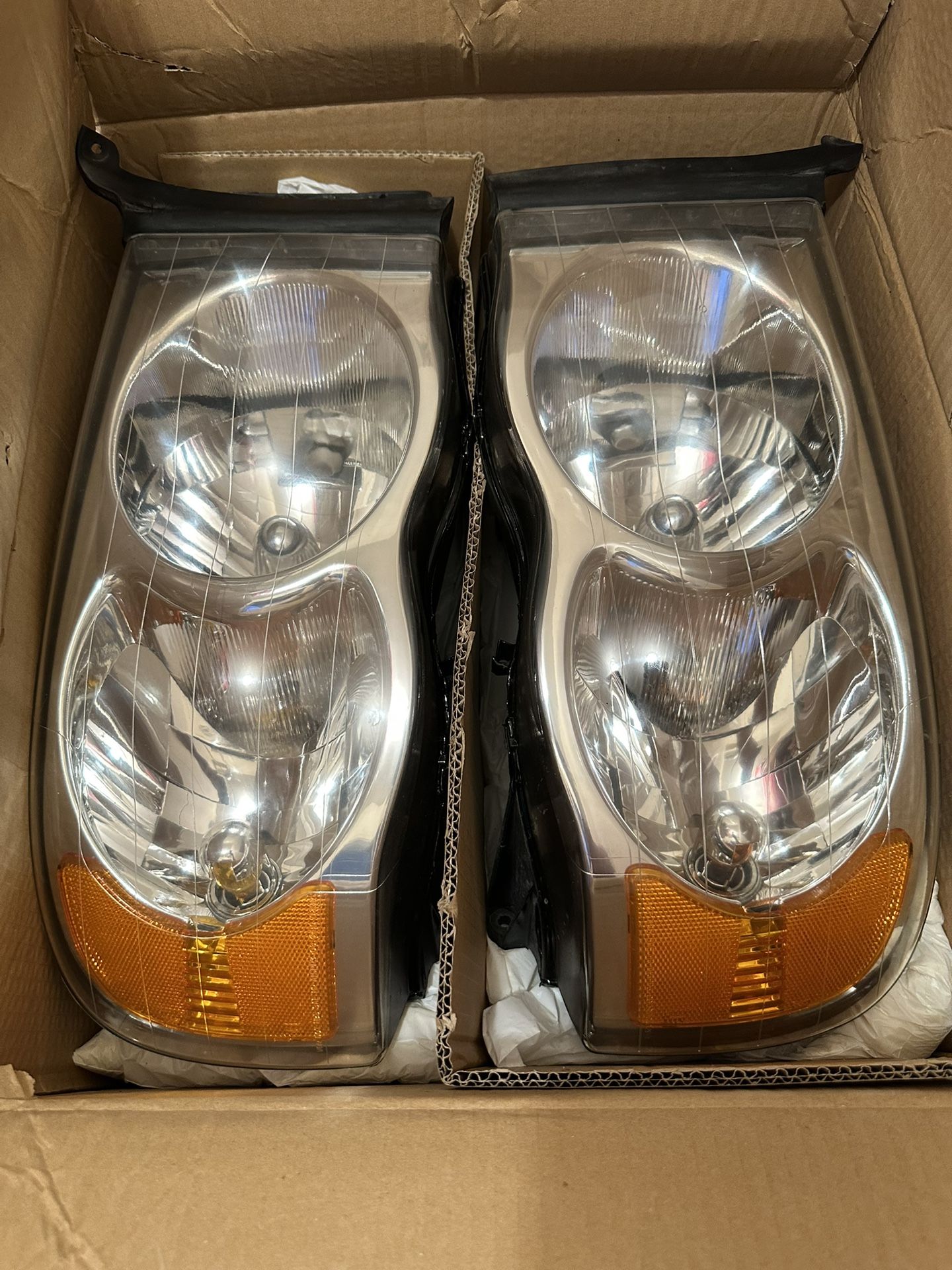 2004 Dodge Ram 1500 OEM Headlights